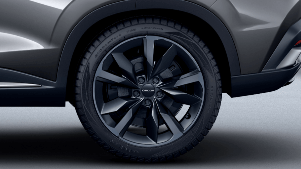 Chery O5 — alloy wheel close-up