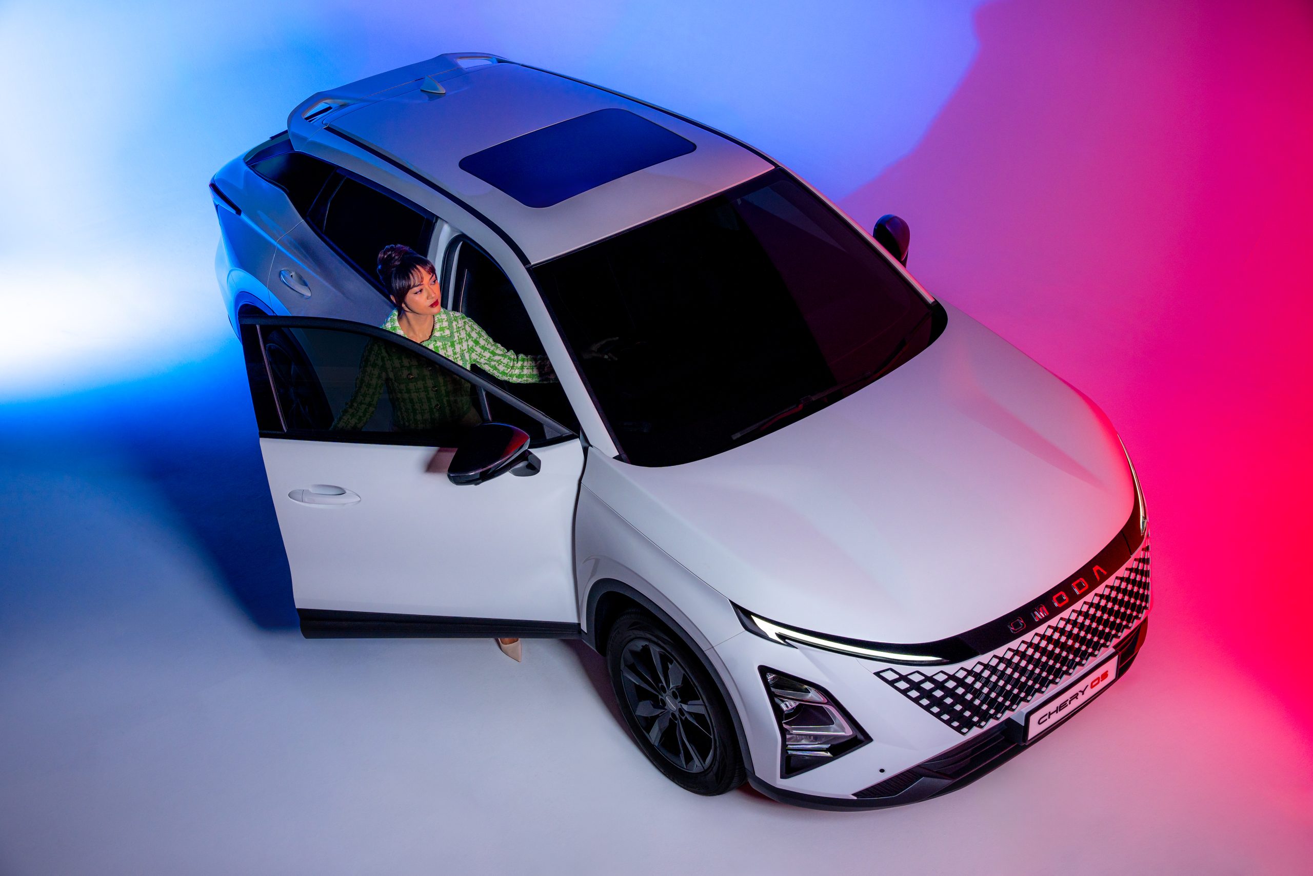 Chery O5 — lifestyle top-down exterior shot