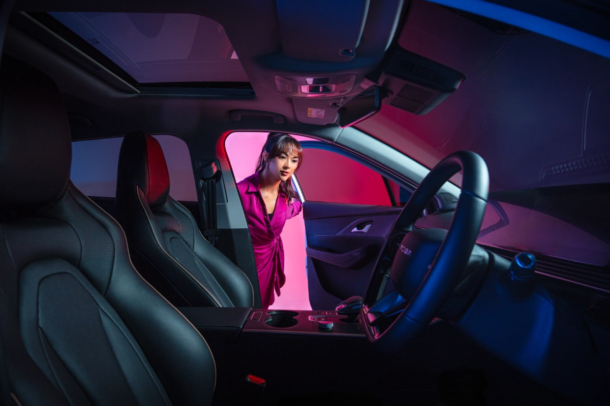 Chery O5 — front cabin and seats