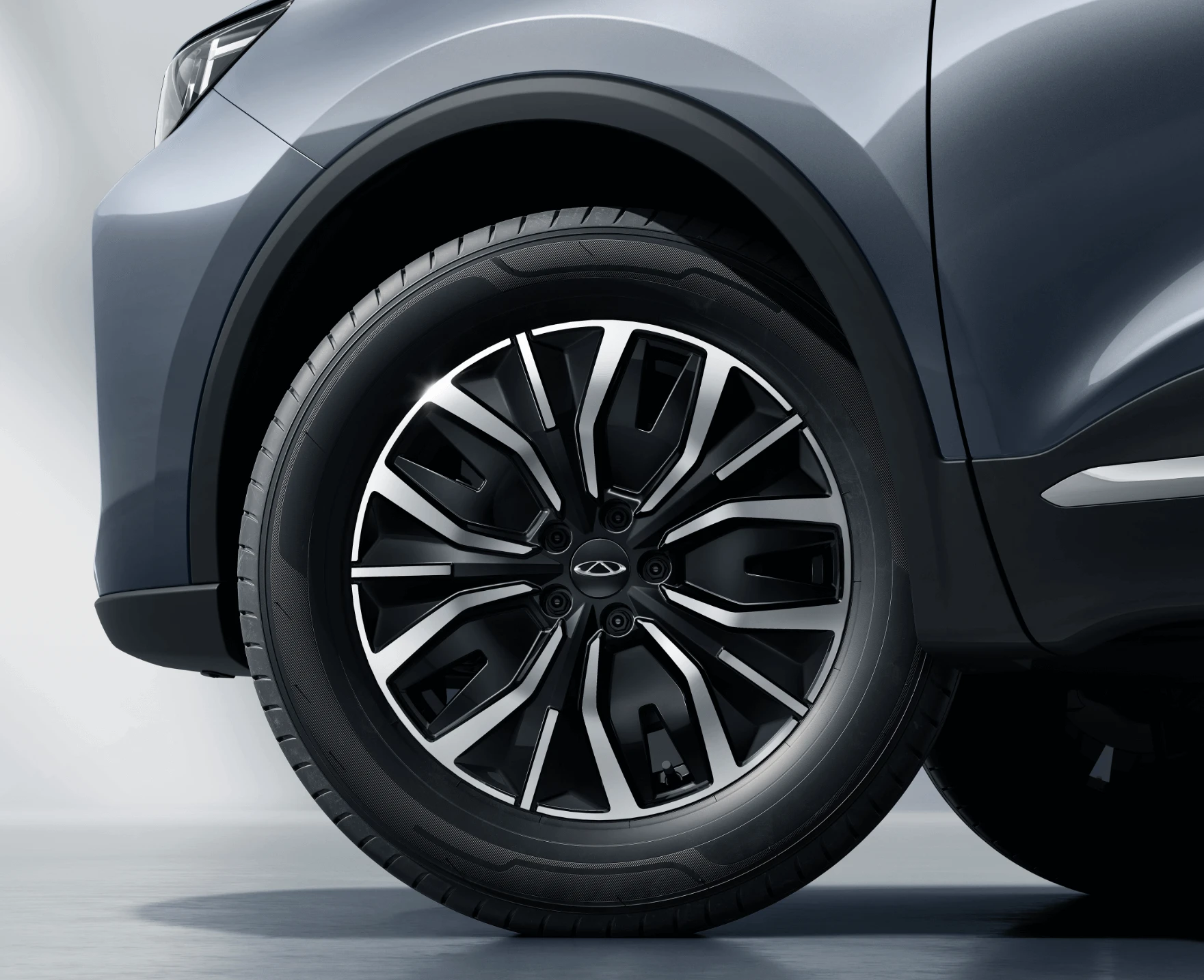 Chery Tiggo 7 PHEV — alloy wheel close-up detail