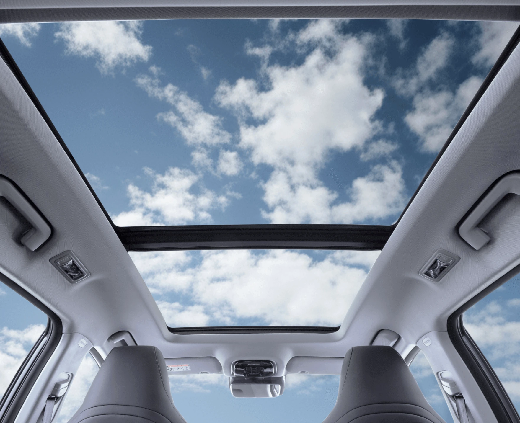 Chery Tiggo 7 PHEV — panoramic sunroof view