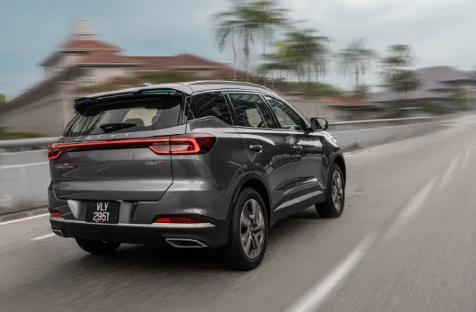 Chery Tiggo 7 Pro — rear three-quarter driving shot