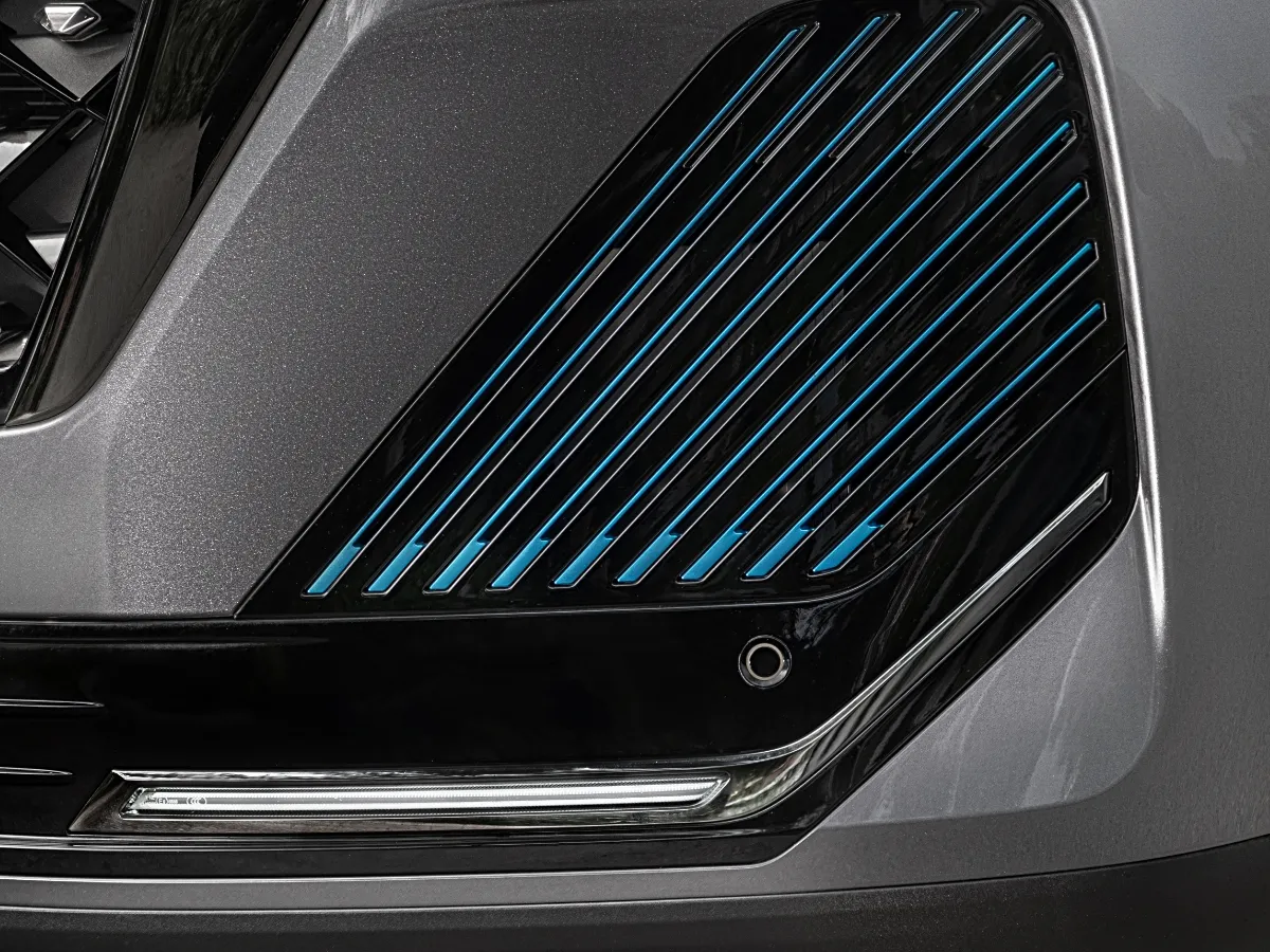 Chery Tiggo 7 Pro — front bumper LED daytime running light detail