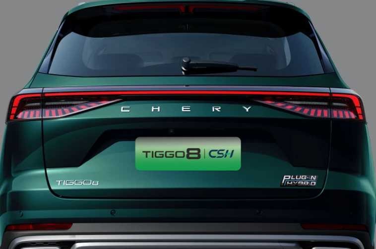 Chery Tiggo 8 PHEV — rear straight-on view showing full-width LED tail lamp