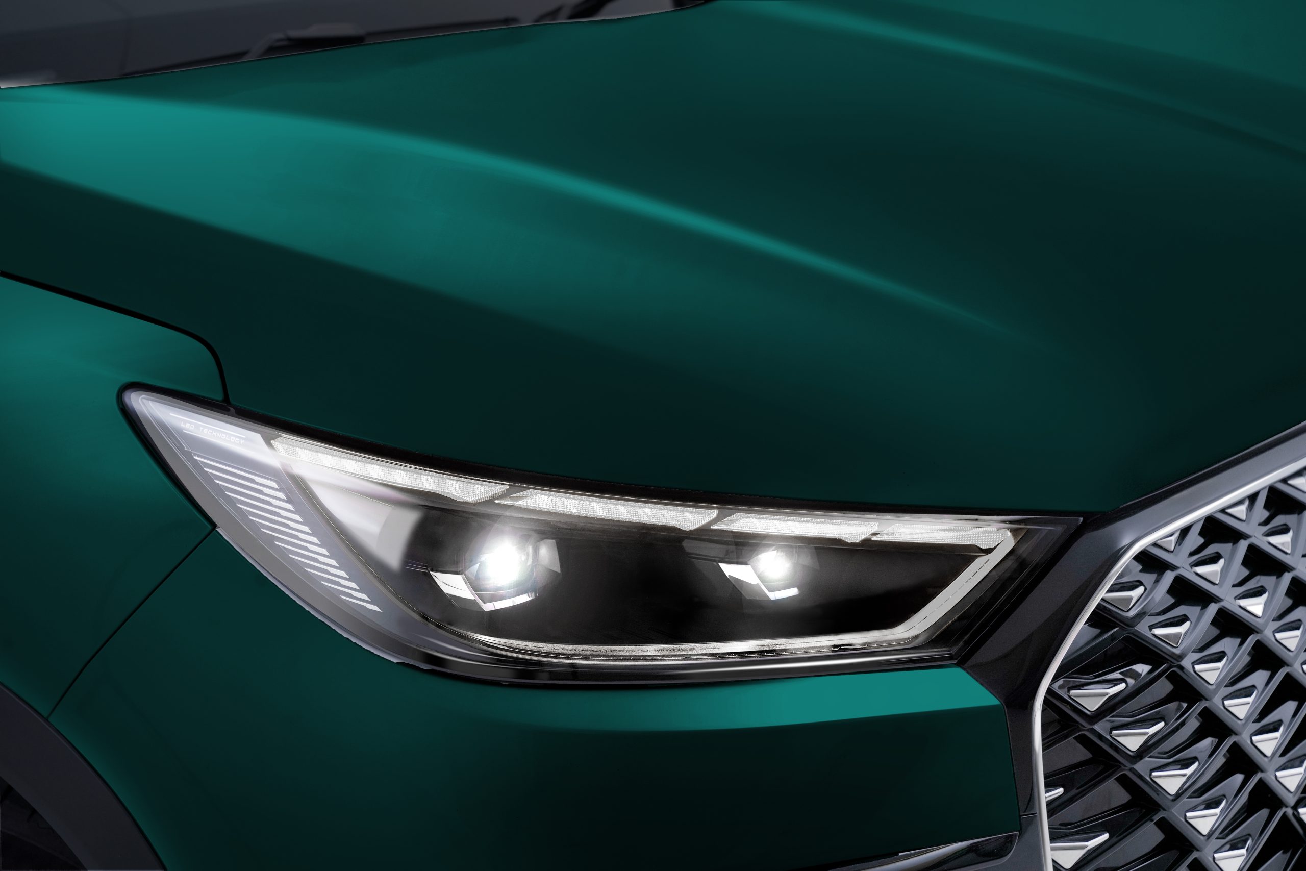 Chery Tiggo 8 PHEV — LED headlamp close-up detail