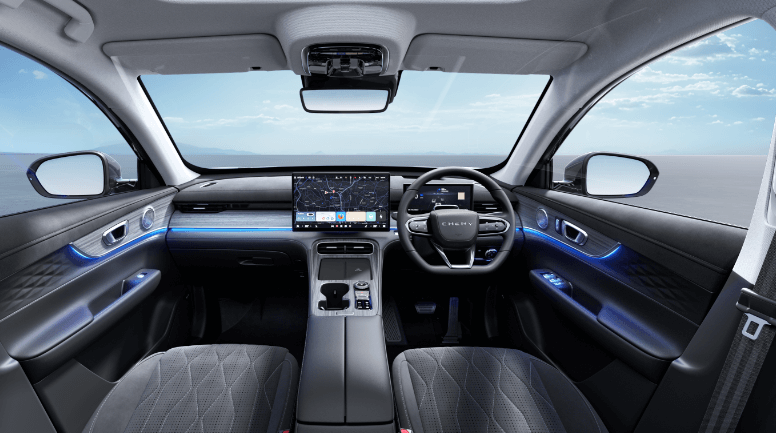 Chery Tiggo 8 PHEV — dashboard, dual screens and steering wheel straight-on view