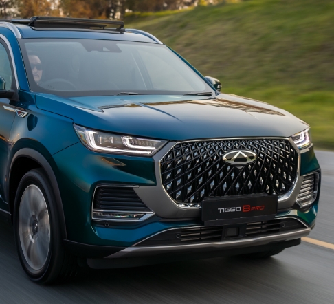 Chery Tiggo 8 Pro — front three-quarter view driving on the road