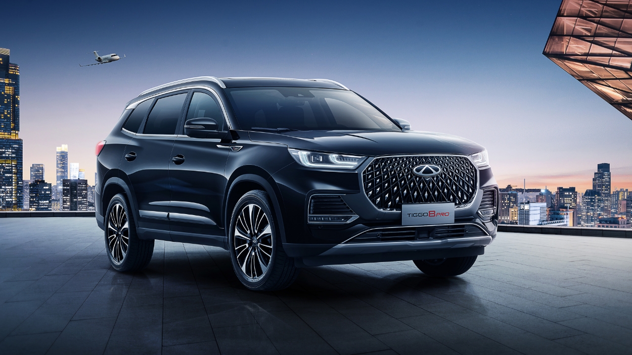 Chery Tiggo 8 Pro — front and rear exterior views in black
