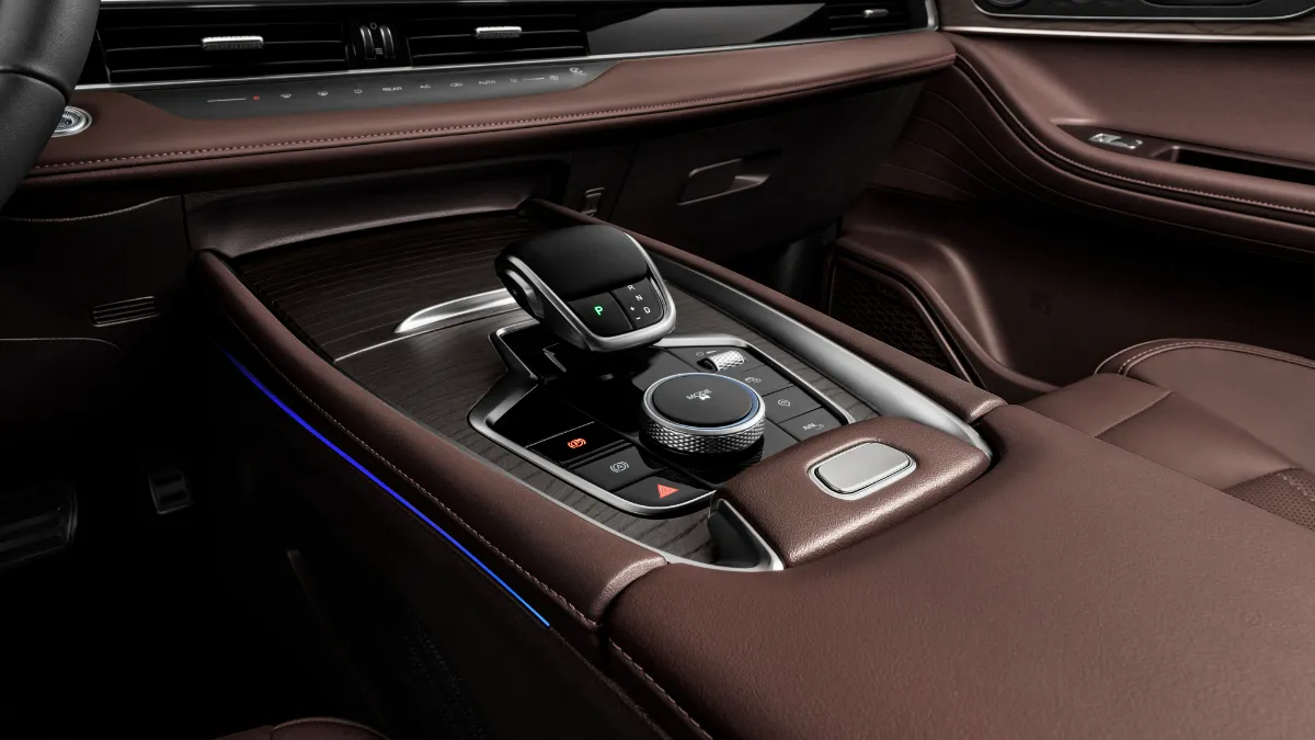 Chery Tiggo 8 Pro — centre console with rotary gear selector and drive mode dial