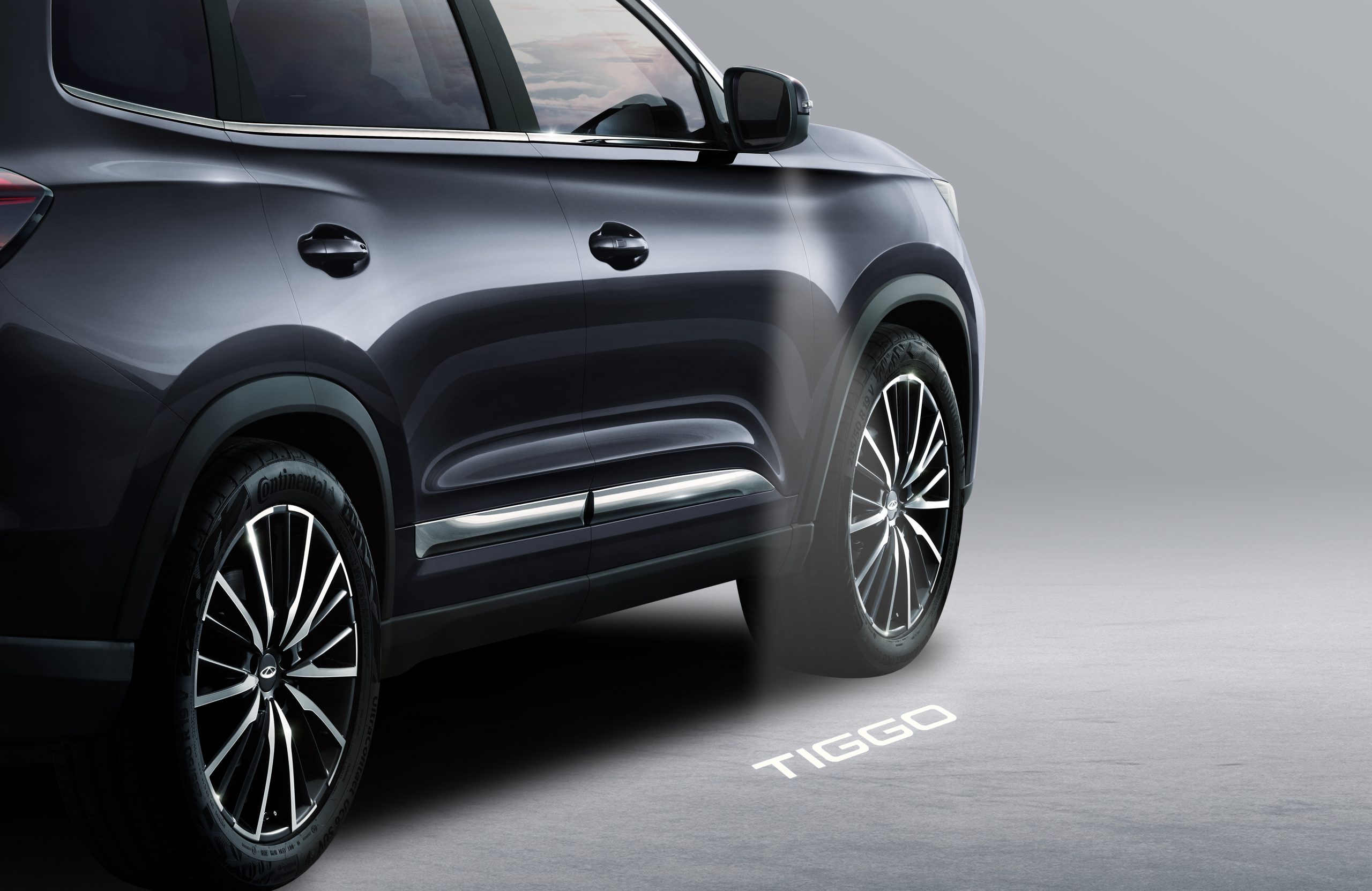 Chery Tiggo 8 — front wheel and welcome light ground projection detail