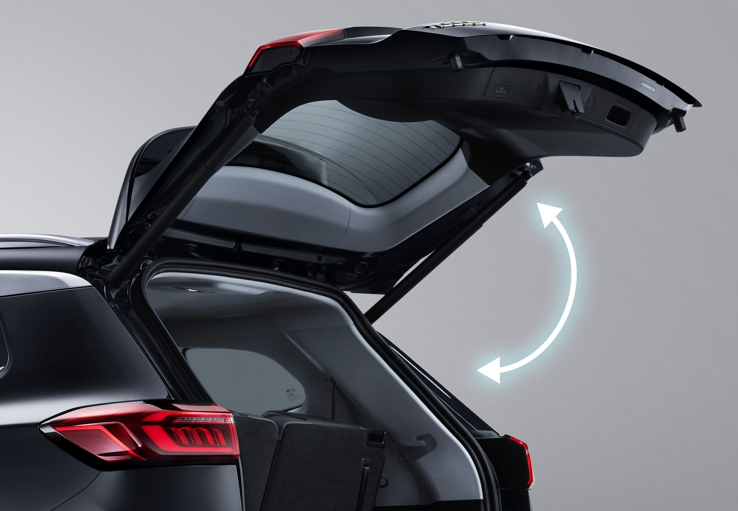 Chery Tiggo 8 — rear view with tailgate open in grey