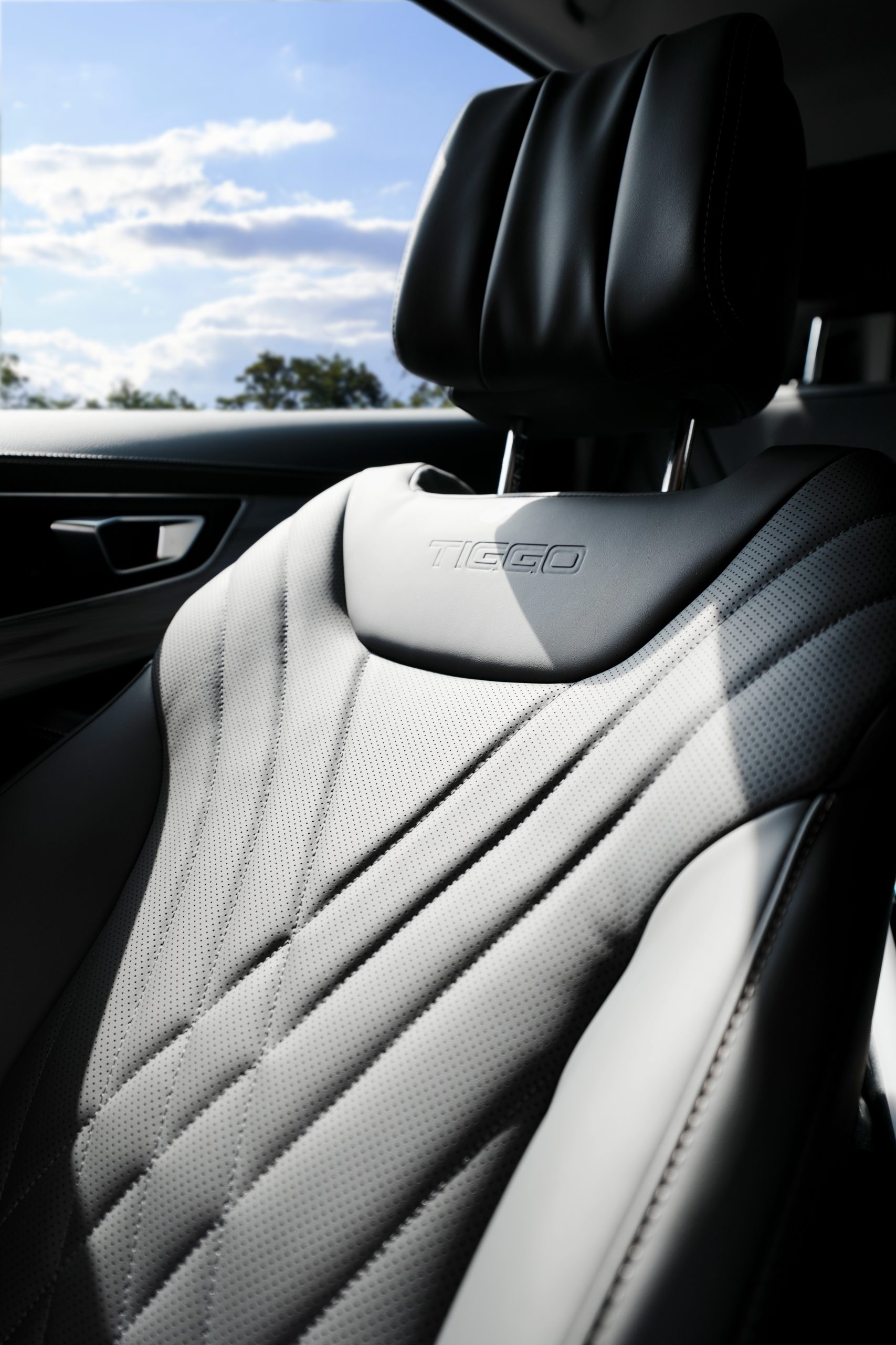 Chery Tiggo 8 — front seat headrest with TIGGO embossed branding
