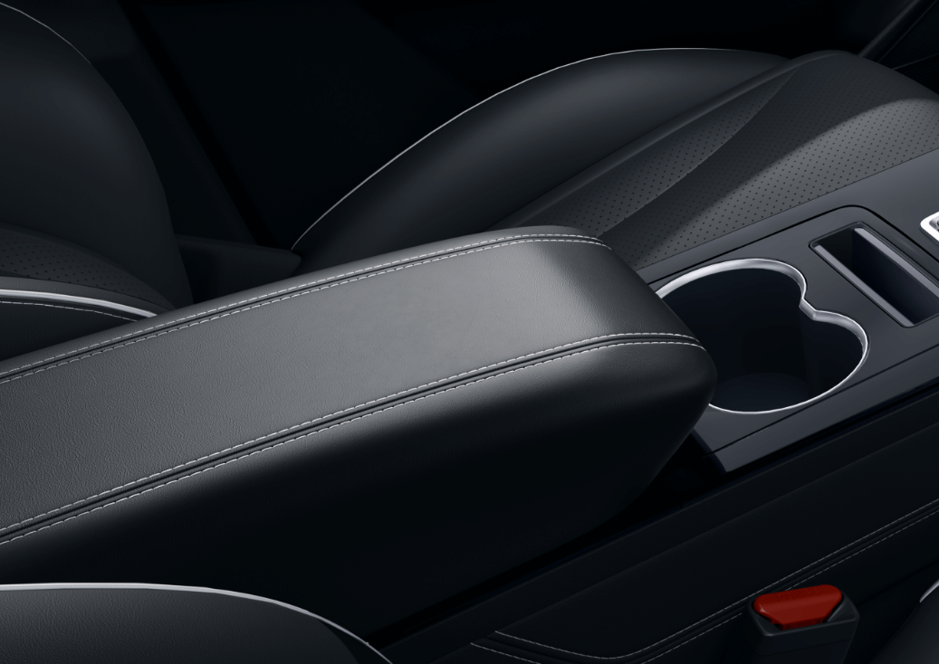 Chery Tiggo 8 — centre console armrest and cupholder detail